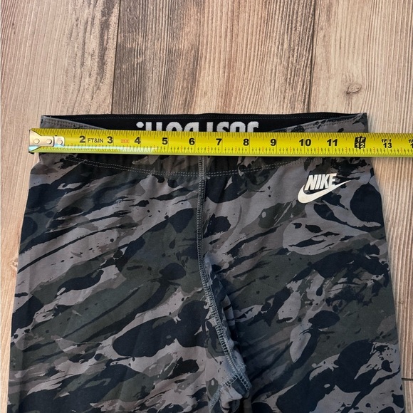 Nike Women's Small Just Do It Athletic Leggings Gray/Green Camo - Picture 4 of 7